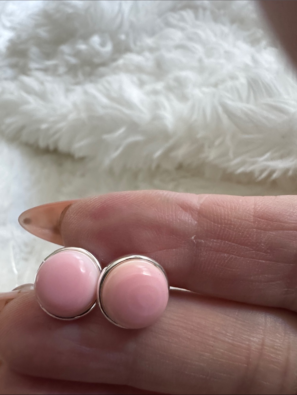 Pink conch native made Round Post Earrings - 925 Silver Setting